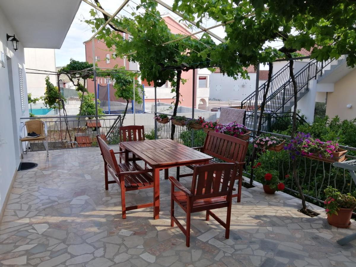 Goga Apartments Primošten Екстериор снимка